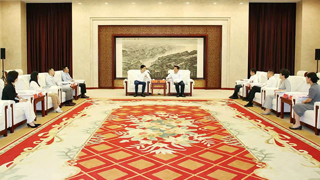 王剑锋会见沃尔玛（中国）投资有限公司地产部高级副总裁张晋元