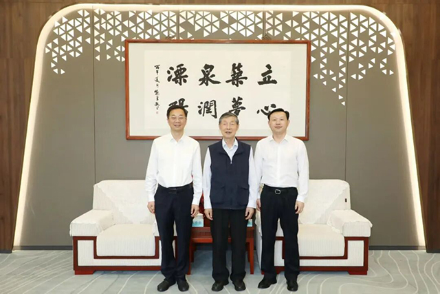李佰平周伟看望国家最高科学技术奖获得者陈立泉院士